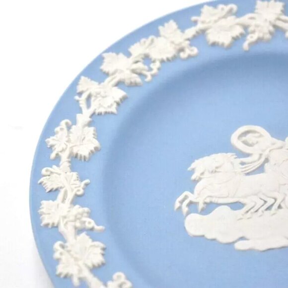 Rare WEDGWOOD Light Blue Jasperware Aurora Chariot Neoclassical Plate Ring Tray - Picture 5 of 9